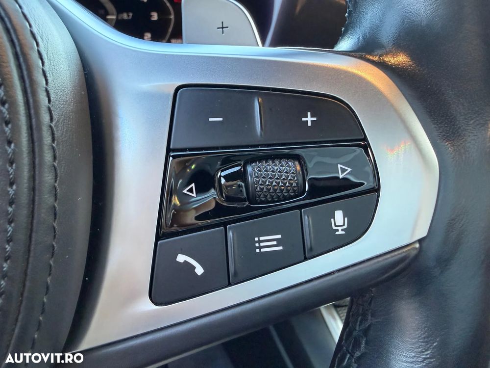 BMW Seria 3 330i Aut. M Sport - 32