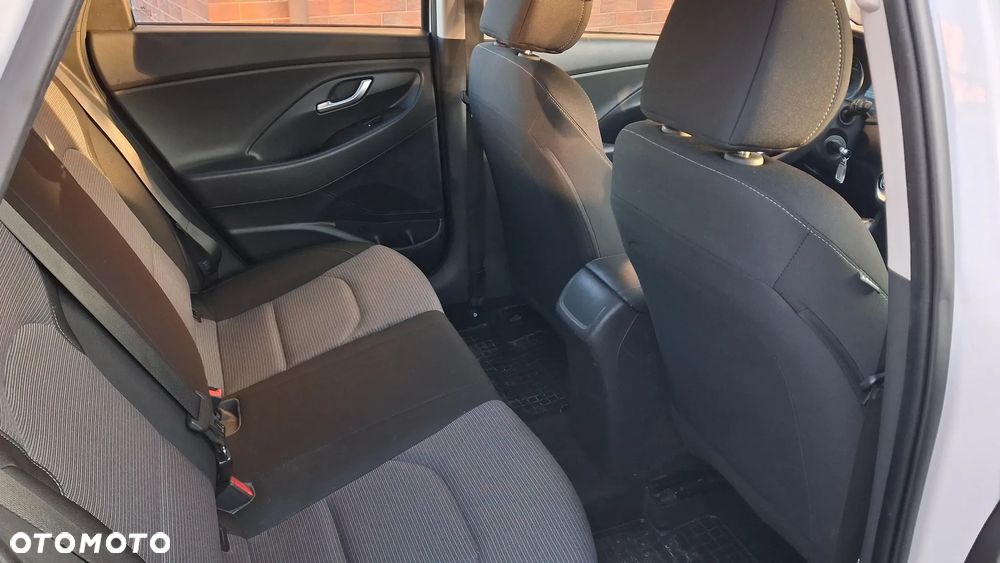 Hyundai i30 1.5 DPI Classic + - 12