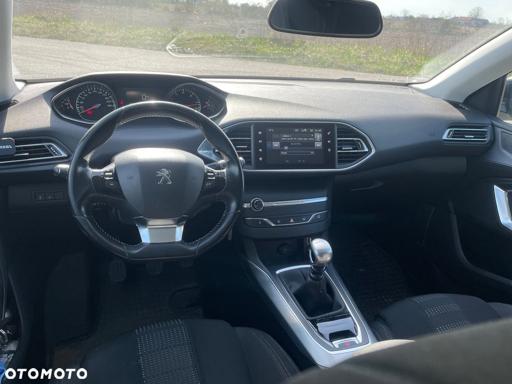 Peugeot 308 - 8