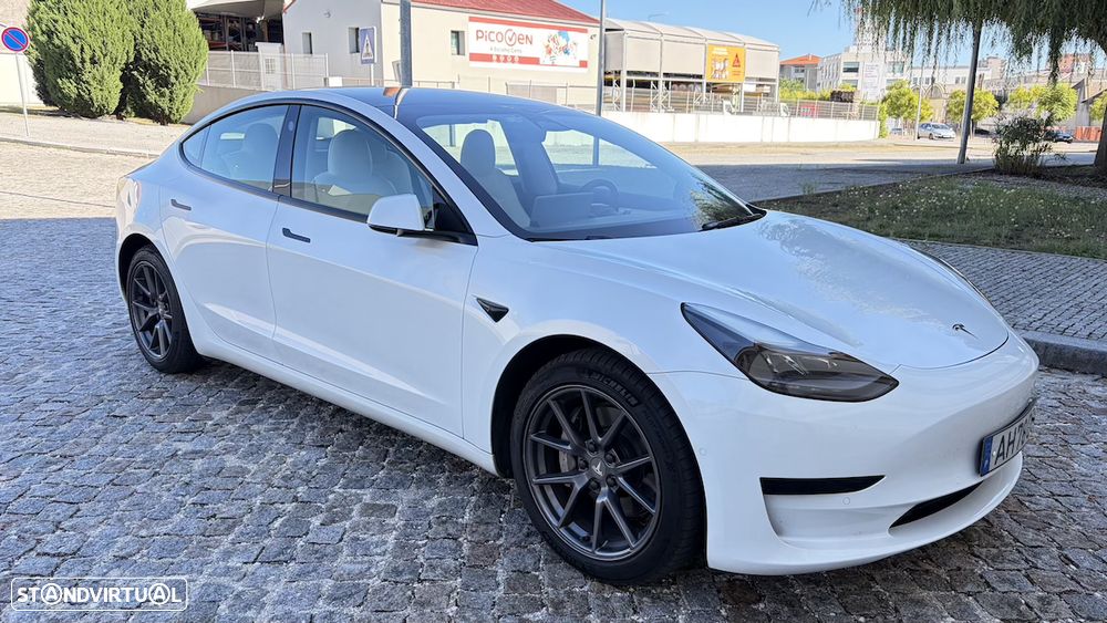 Tesla Model 3 - 3
