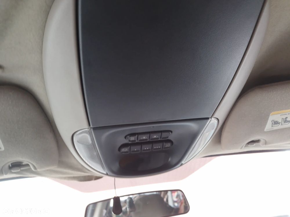 CHRYSLER GRAND VOYAGER IV 00-05 3.8 MPFI SXT - ZDERZAK PRZÓD PBE - 22