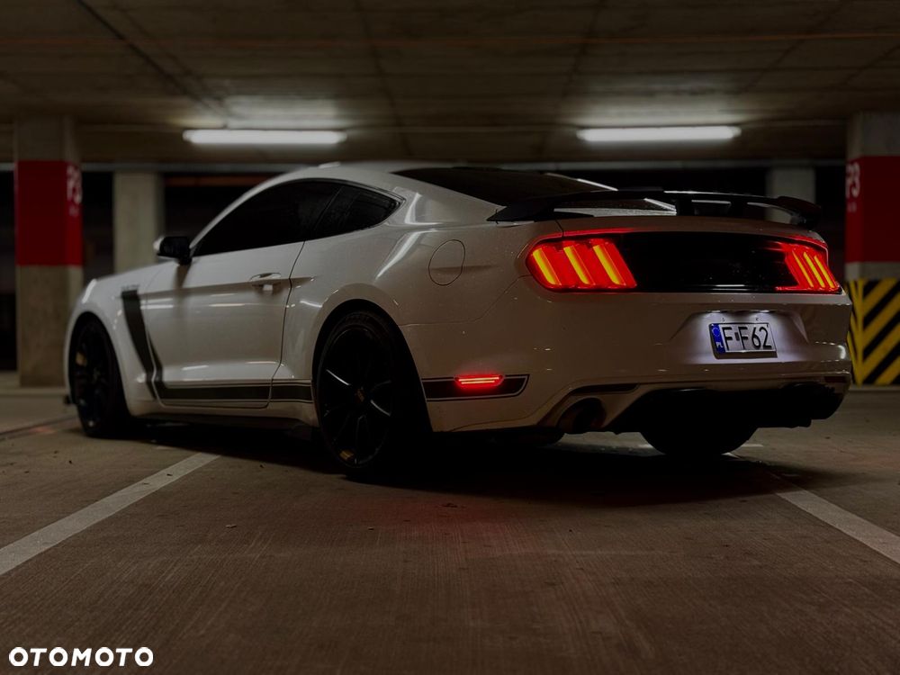 Ford Mustang - 8