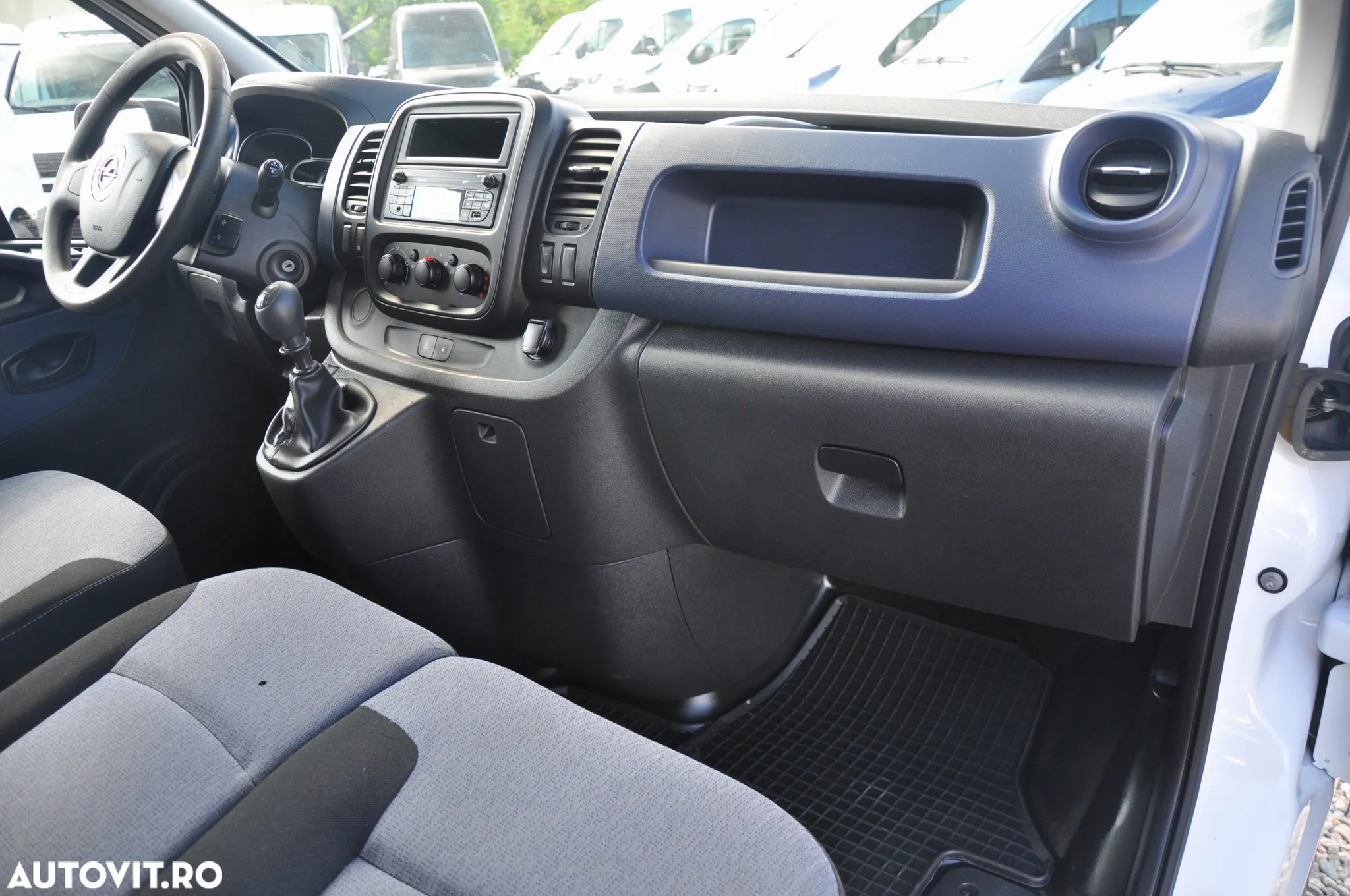 Opel Vivaro L2H1 Van - 14