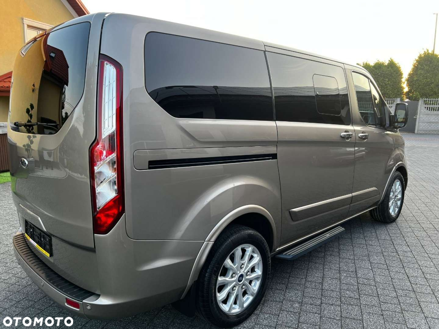 Ford Tourneo Custom - 20