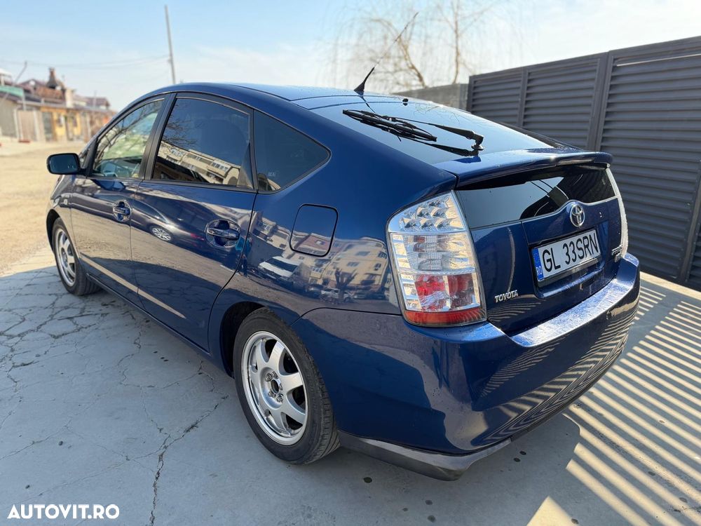 Toyota Prius (Hybrid) Sol - 3