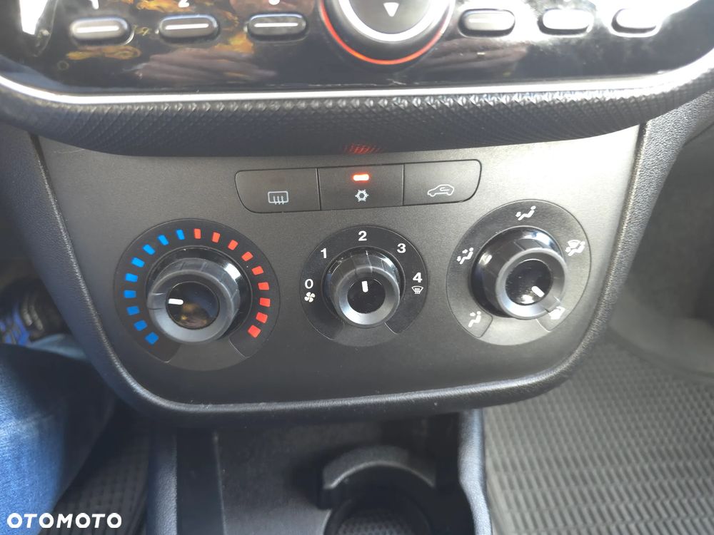 Fiat Punto 1.4 Easy S&S - 23