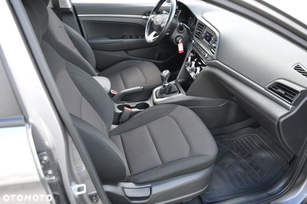 Hyundai Elantra - 24