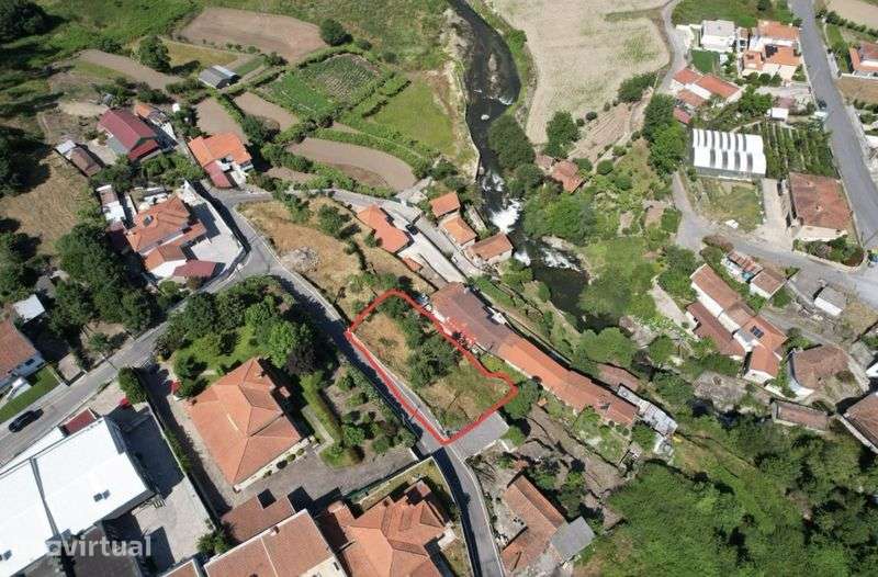 Terreno Junto ao Rio Guilhufe-Penafiel