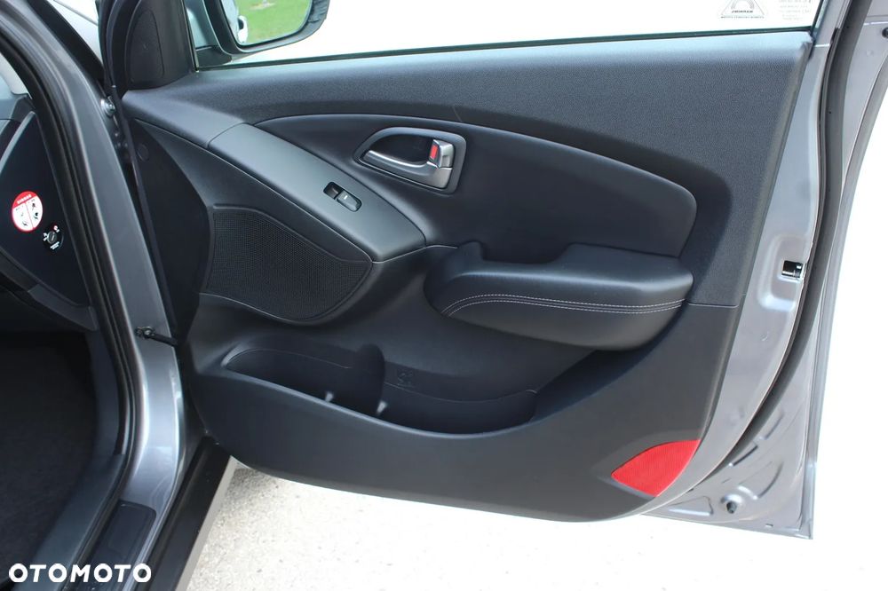 Hyundai ix35 1.7 CRDi 2WD Fifa World Cup Edition - 32