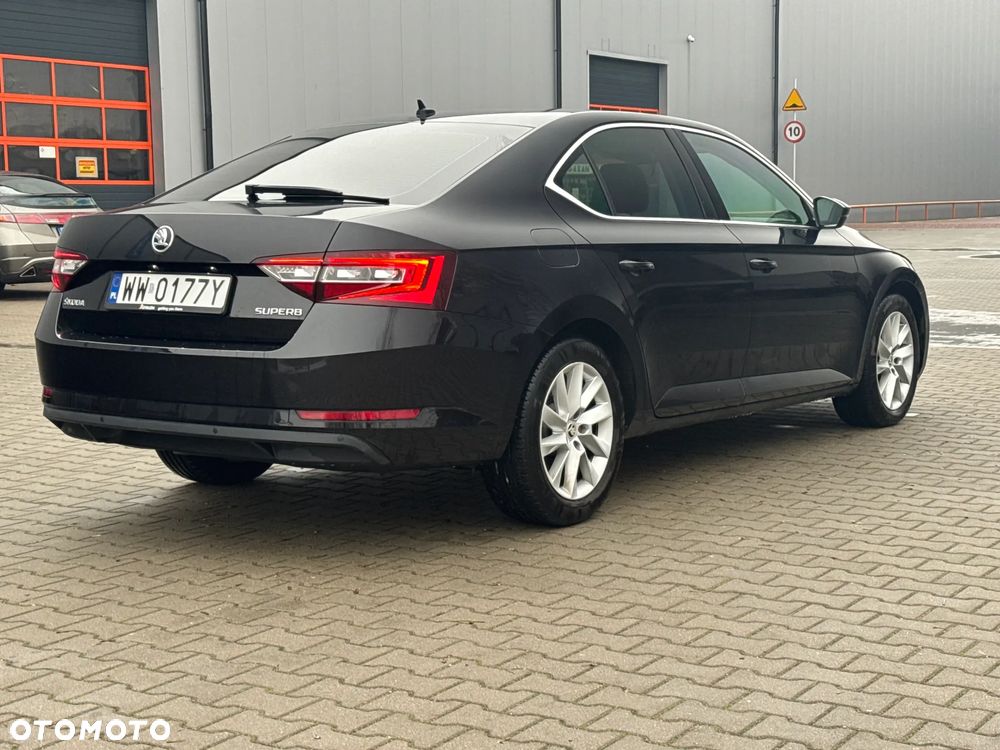 Skoda Superb 2.0 TDI SCR Style DSG - 5