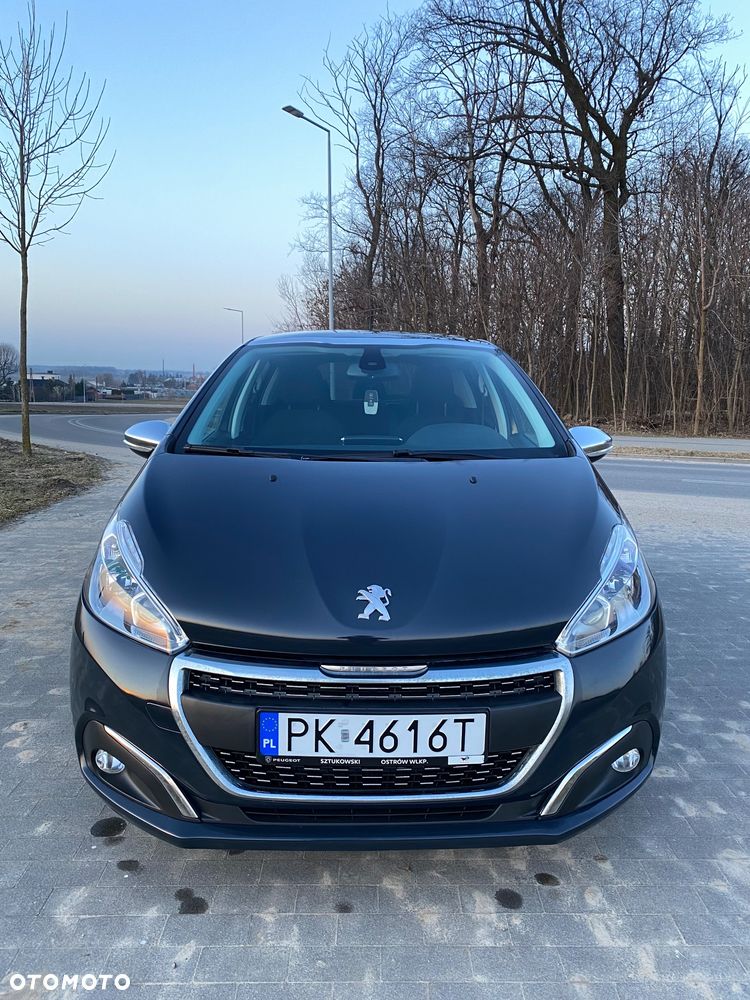Peugeot 208 - 8