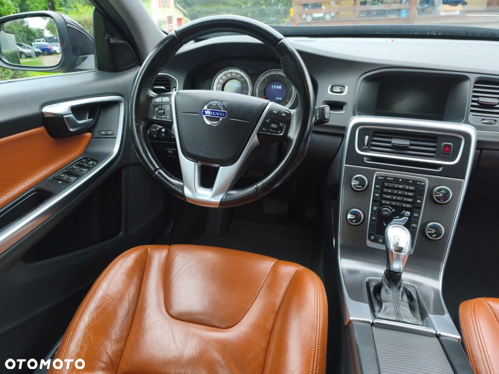 Volvo V60 D5 Geartronic Summum - 15