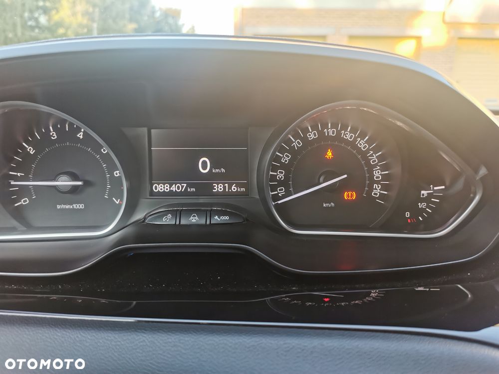 Peugeot 208 - 6