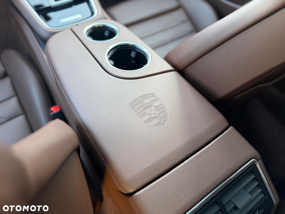 Porsche Panamera - 32
