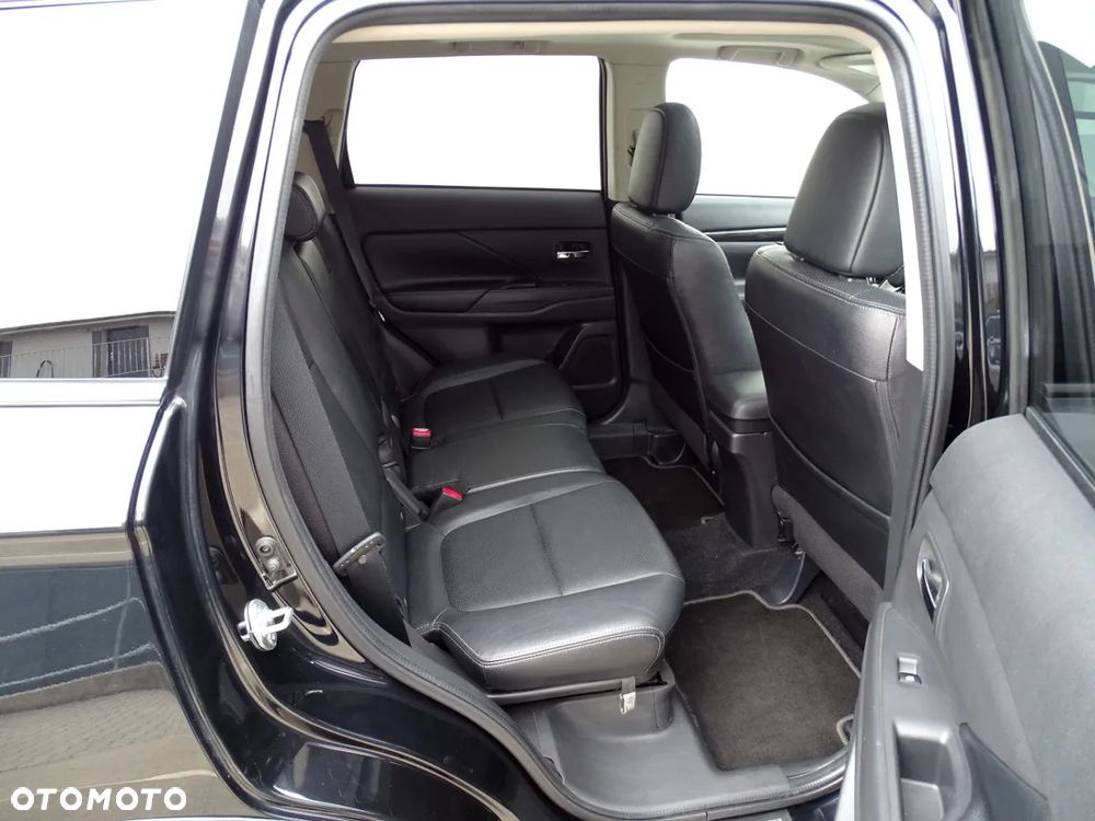 Mitsubishi Outlander 2.4 4WD CVT Instyle - 14