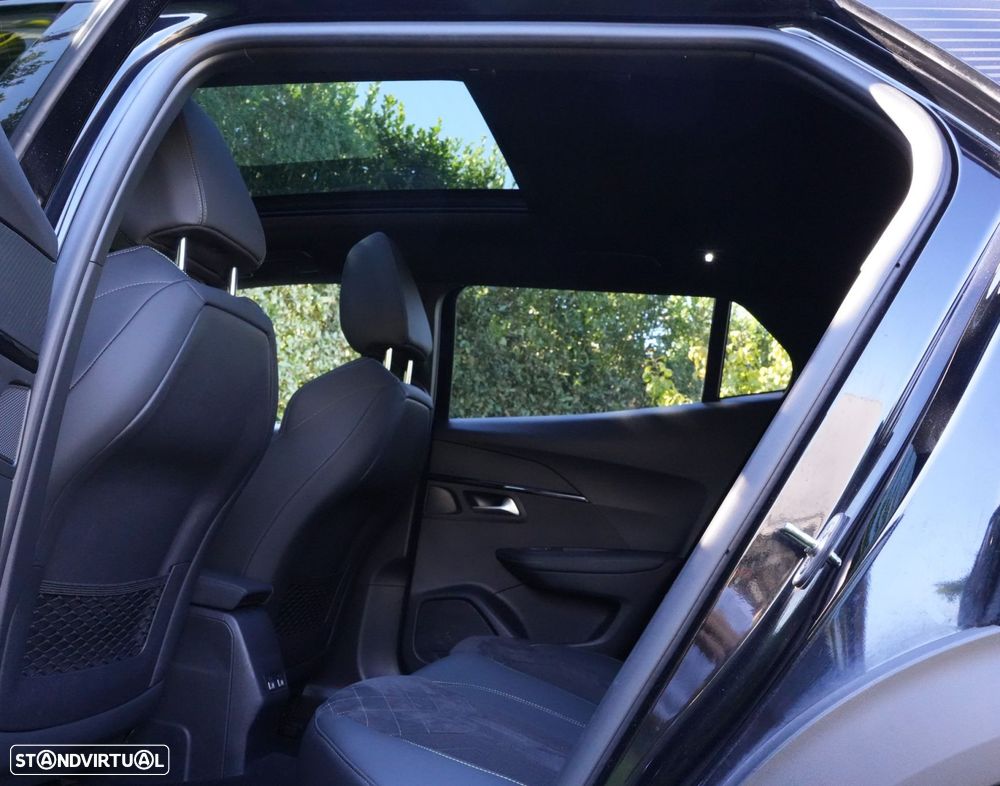 Peugeot 2008 PureTech 130 EAT8 GT Pack - 13