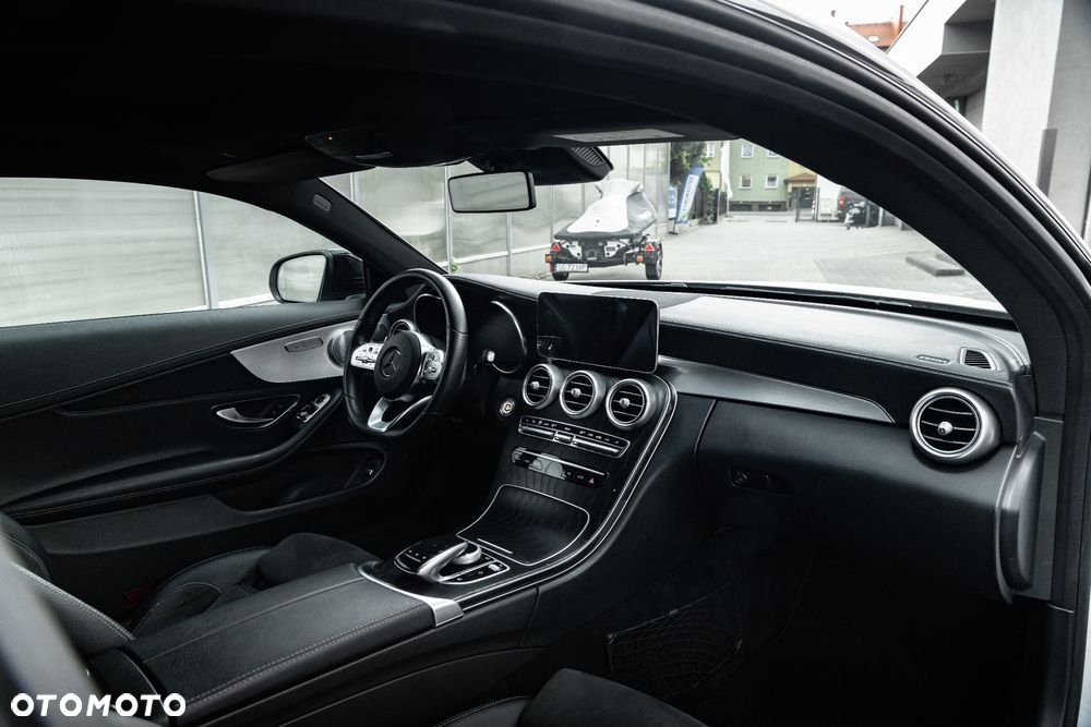Mercedes-Benz Klasa C 200 4MATIC 9G-TRONIC - 40
