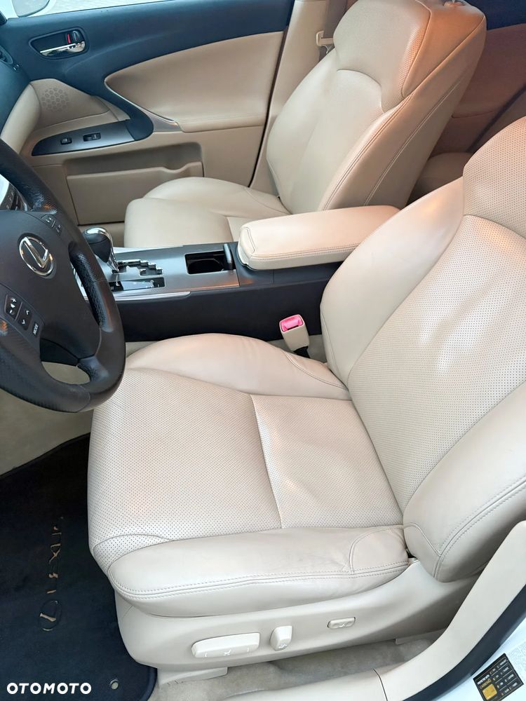 Lexus IS 250 Luxury Line - 17
