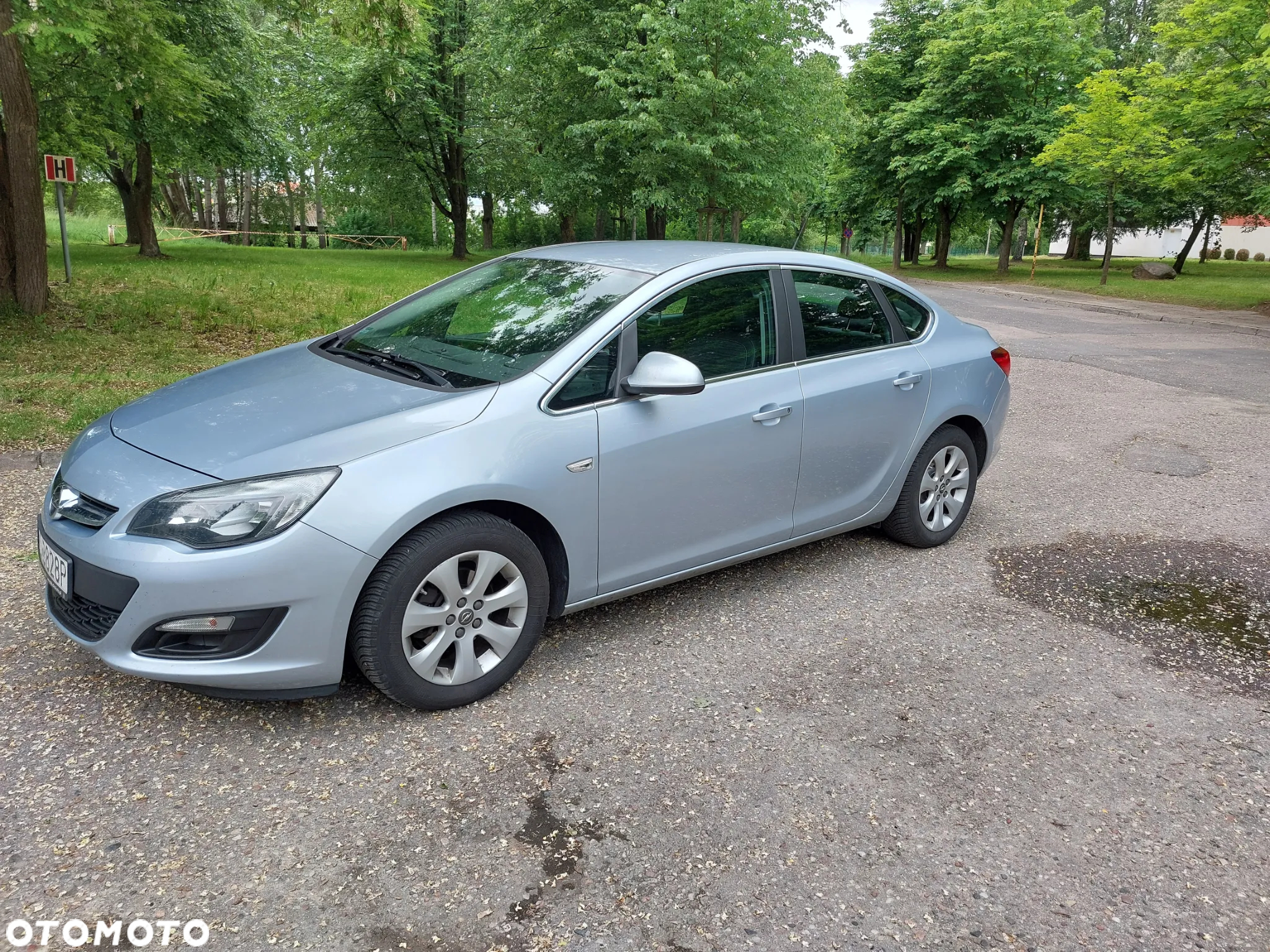 Opel Astra IV 1.4 T Business EU6 - 12