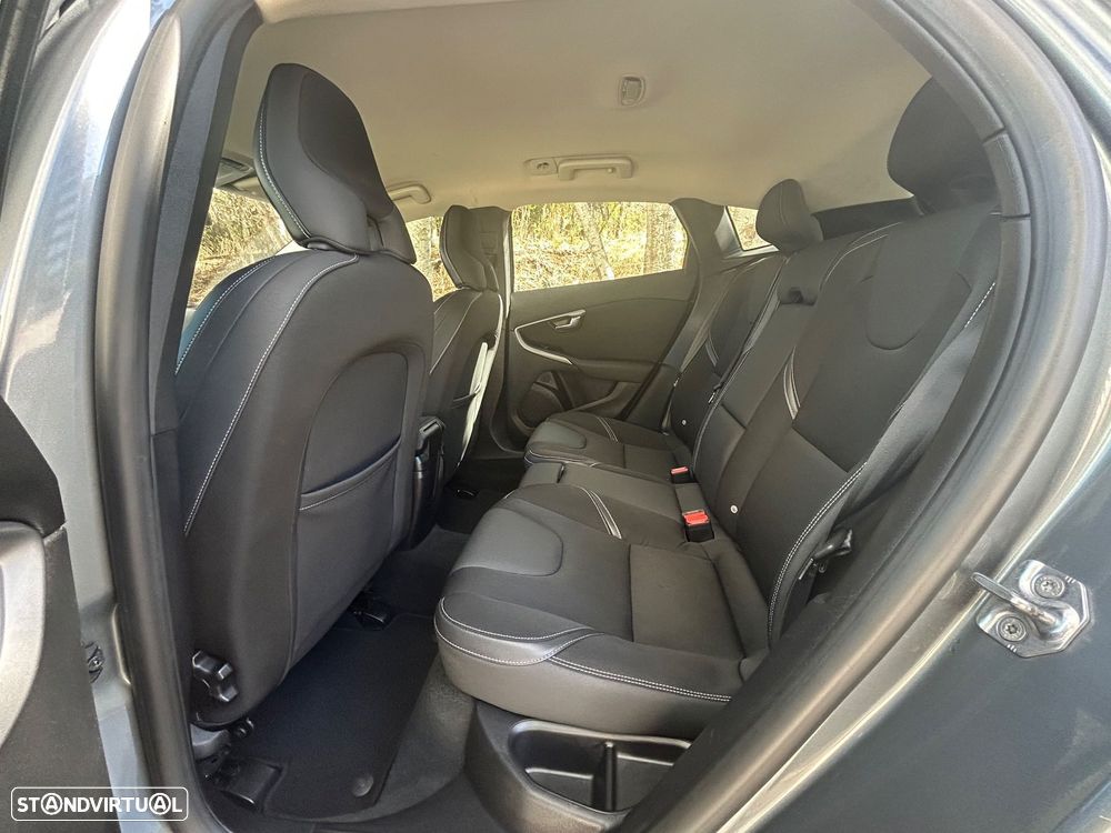 Volvo V40 2.0 D2 Momentum Geartronic - 13