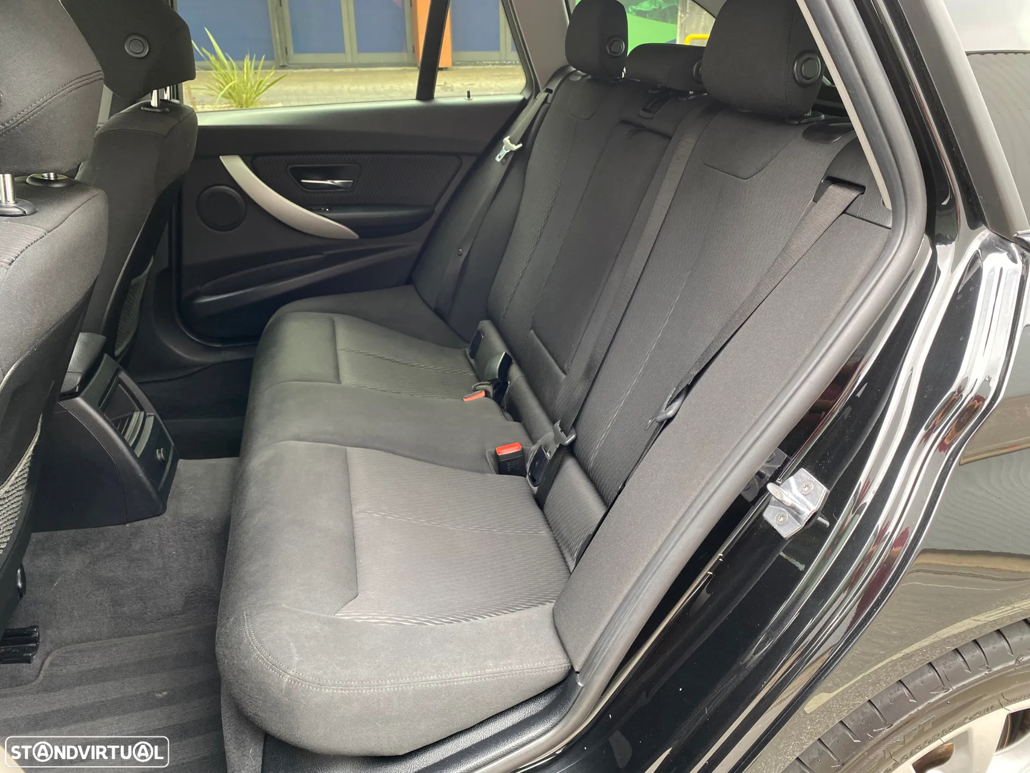 BMW 320 d Touring xDrive Auto - 16