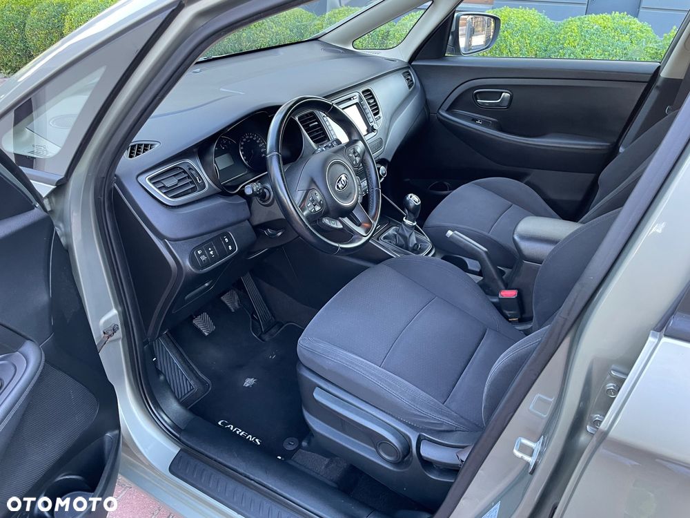 Kia Carens - 17