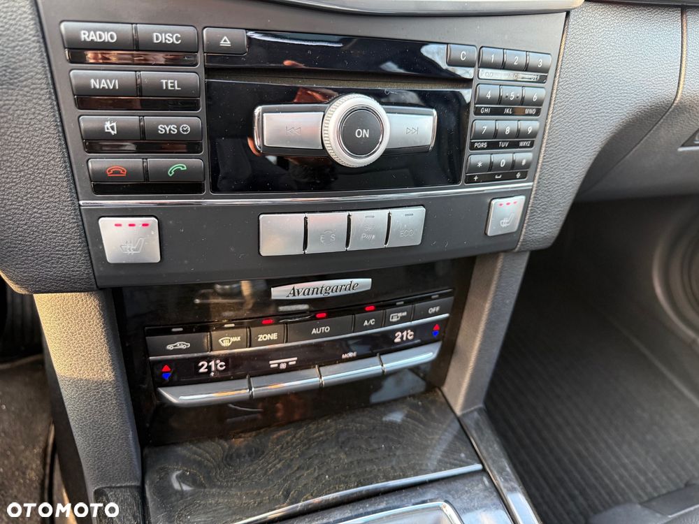 Mercedes-Benz Klasa E 200 CGI BlueEffICIENCY Avantgarde - 15