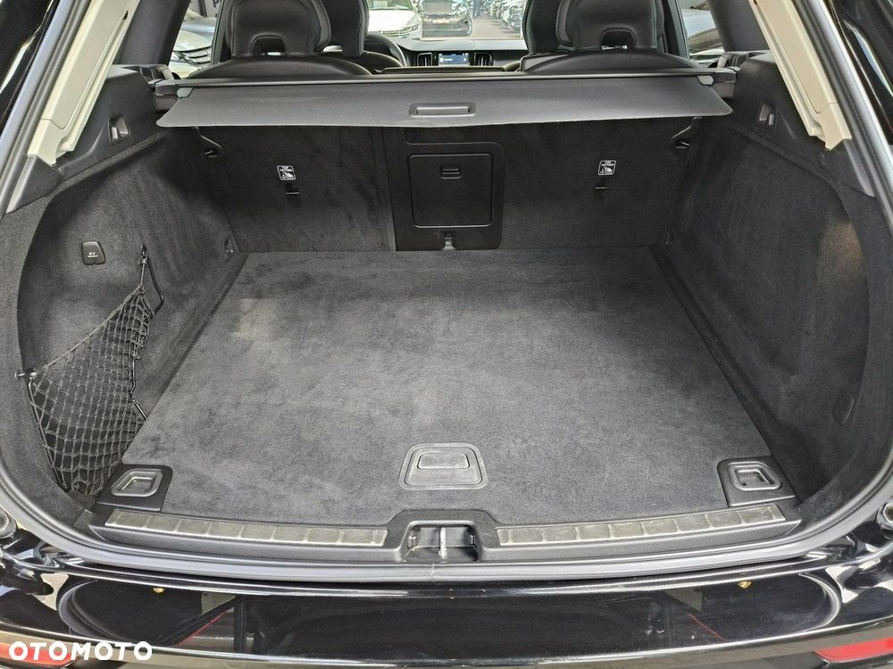 Volvo XC 60 B4 D Ultimate Dark - 17