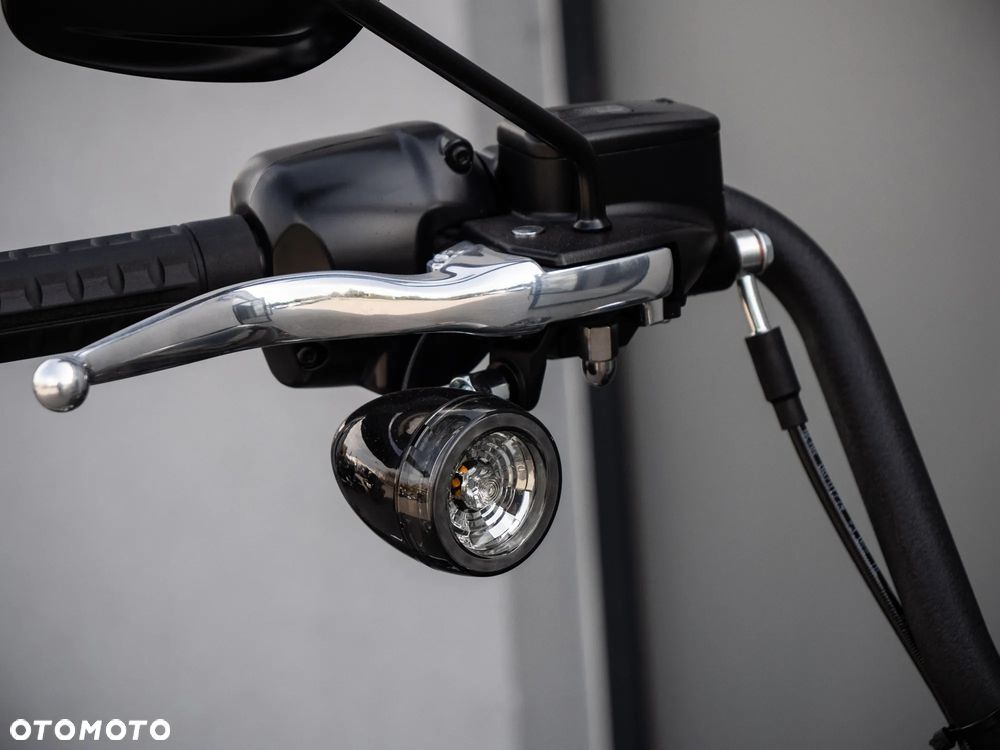 Harley-Davidson Softail Street Bob - 23