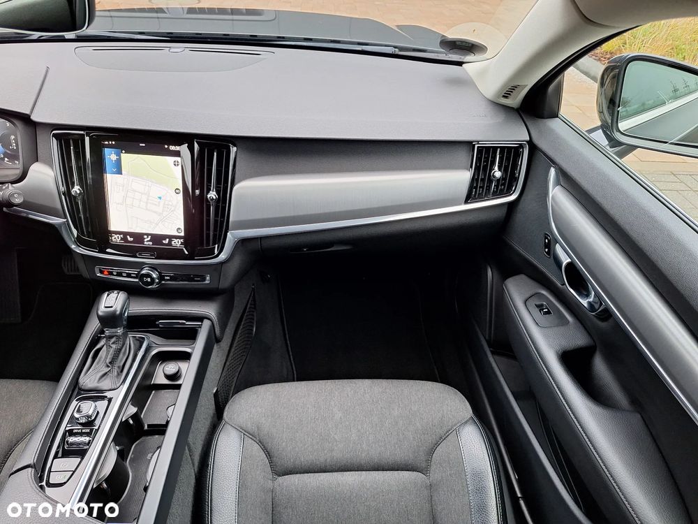 Volvo V90 D4 Momentum Pro - 30