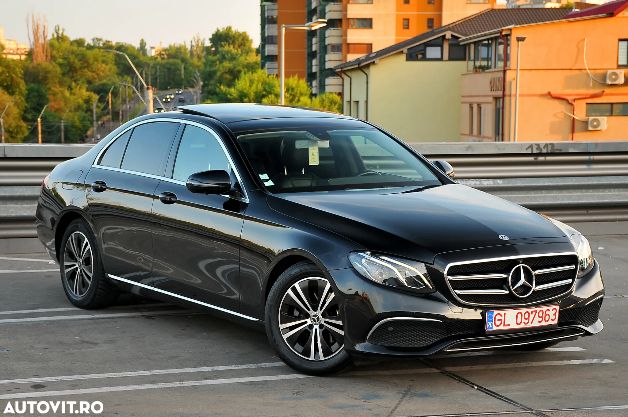 Mercedes-Benz E 220 d 9G-TRONIC - 2