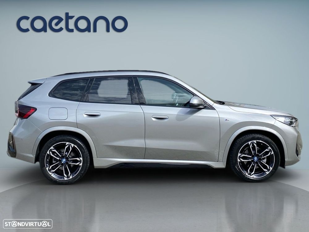 BMW iX1 eDrive20 Pack Desportivo M - 22