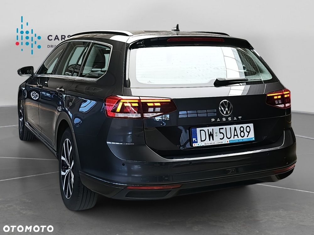 Volkswagen Passat - 32