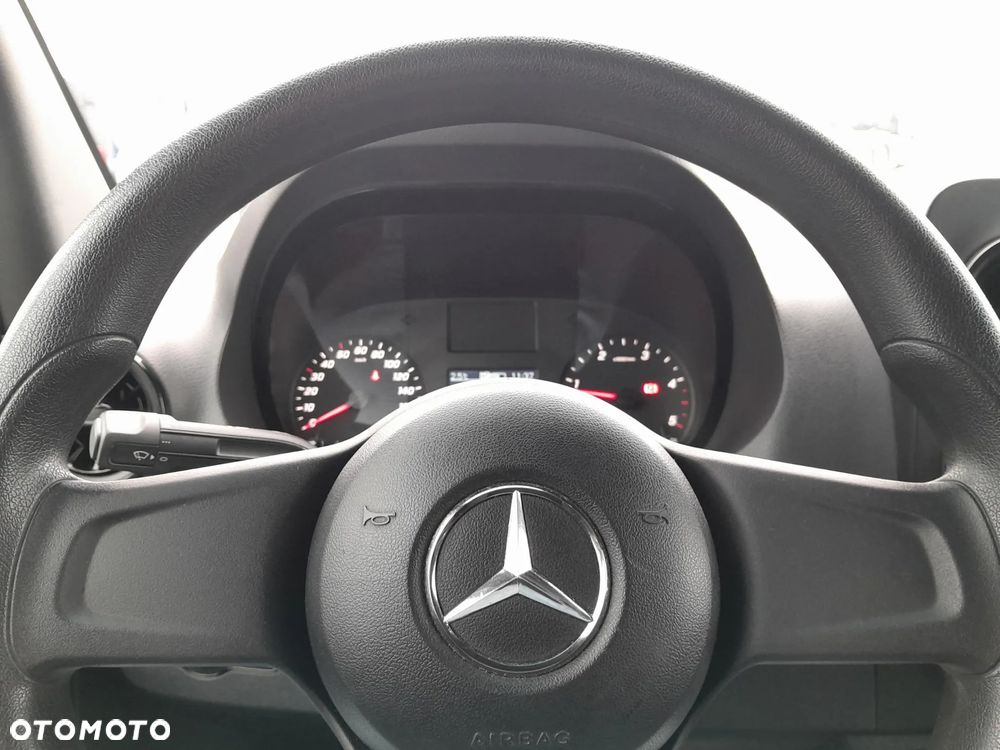 Mercedes-Benz Sprinter - 12