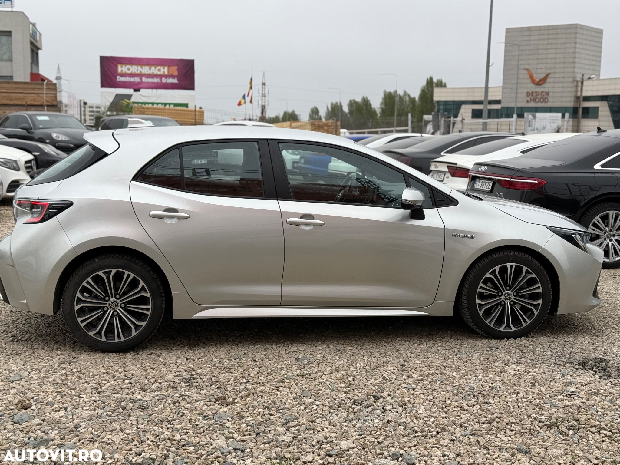 Toyota Corolla 2.0 Hybrid Lounge - 8