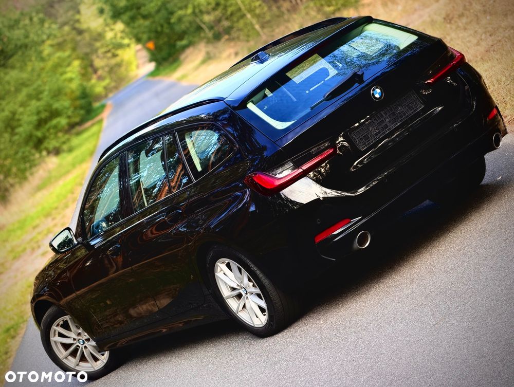 BMW Seria 3 318d MHEV - 9