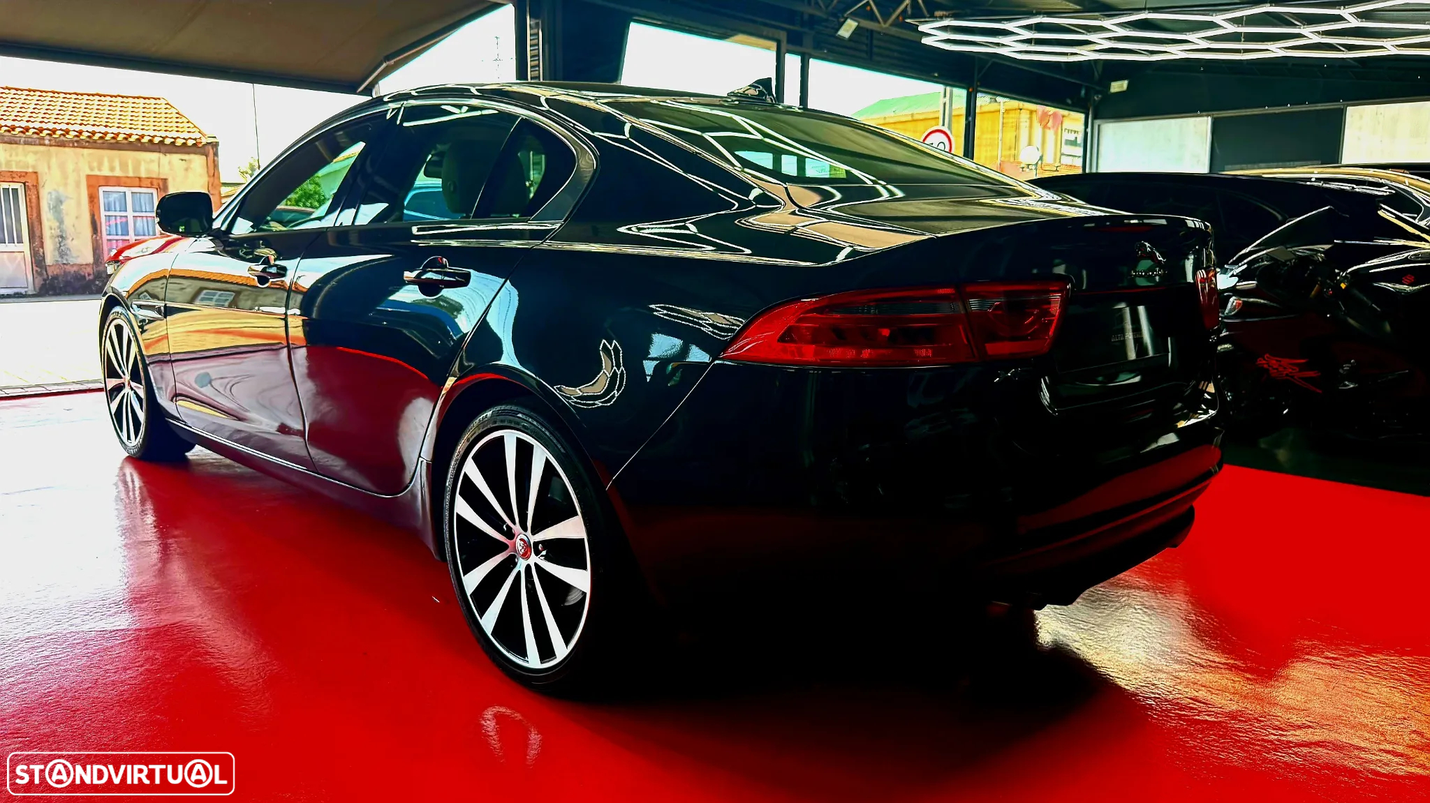 Jaguar XE 2.0 D Prestige Aut. - 9