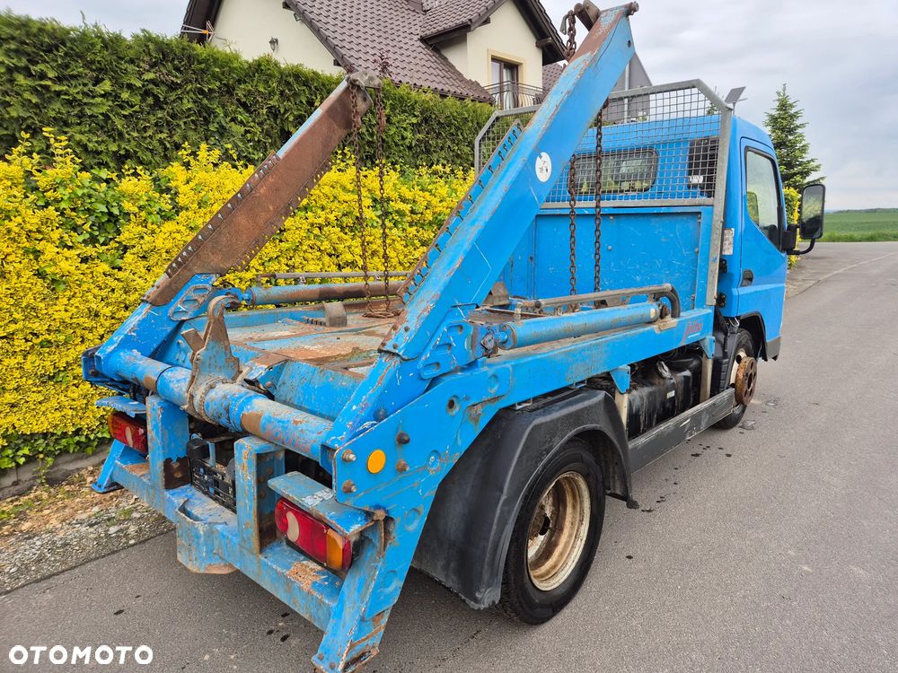 Mitsubishi FUSO - 4
