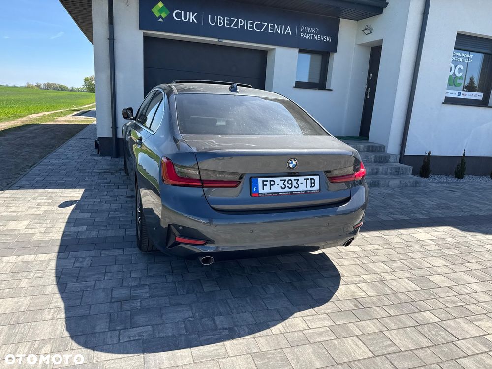 BMW Seria 3 318d mHEV - 25