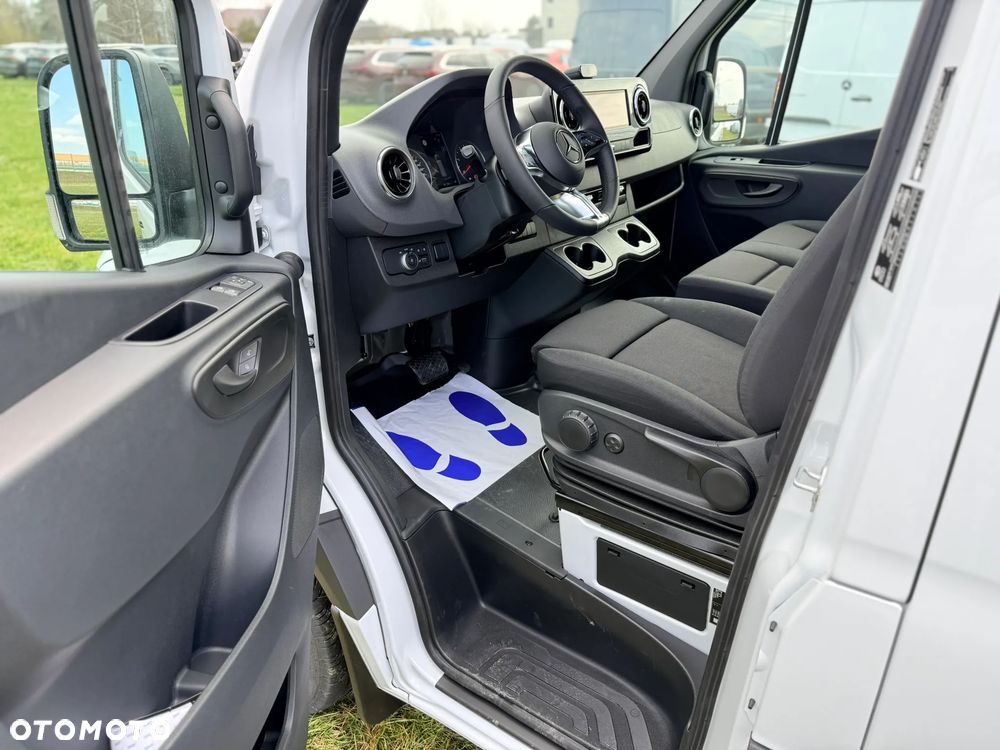 Mercedes-Benz Sprinter - 23