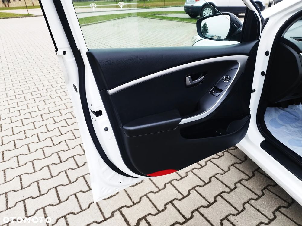 Hyundai i30 blue 1.4 Style - 23