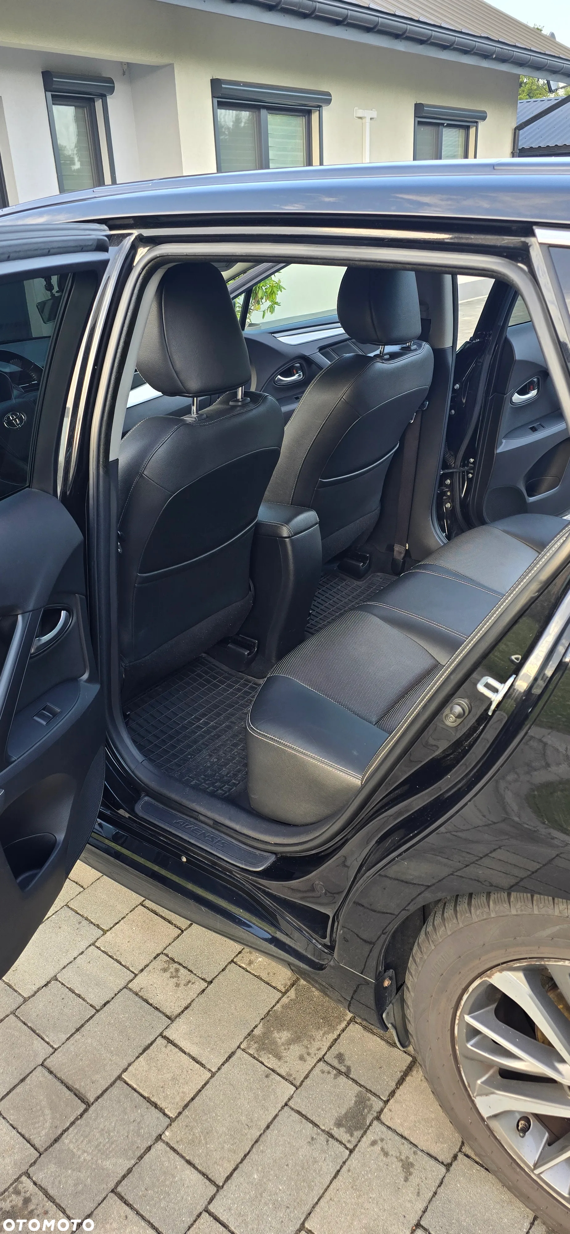 Toyota Avensis 1.8 Premium MS - 16