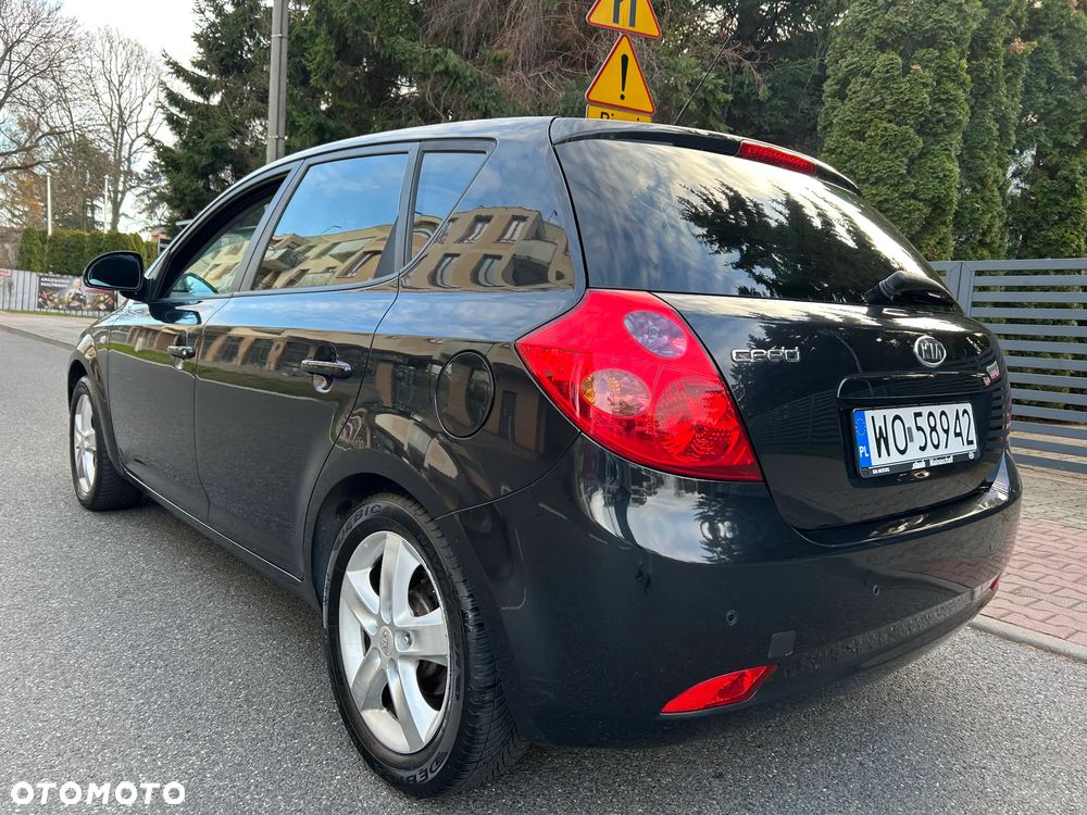 Kia Ceed 1.6 Comfort + - 27