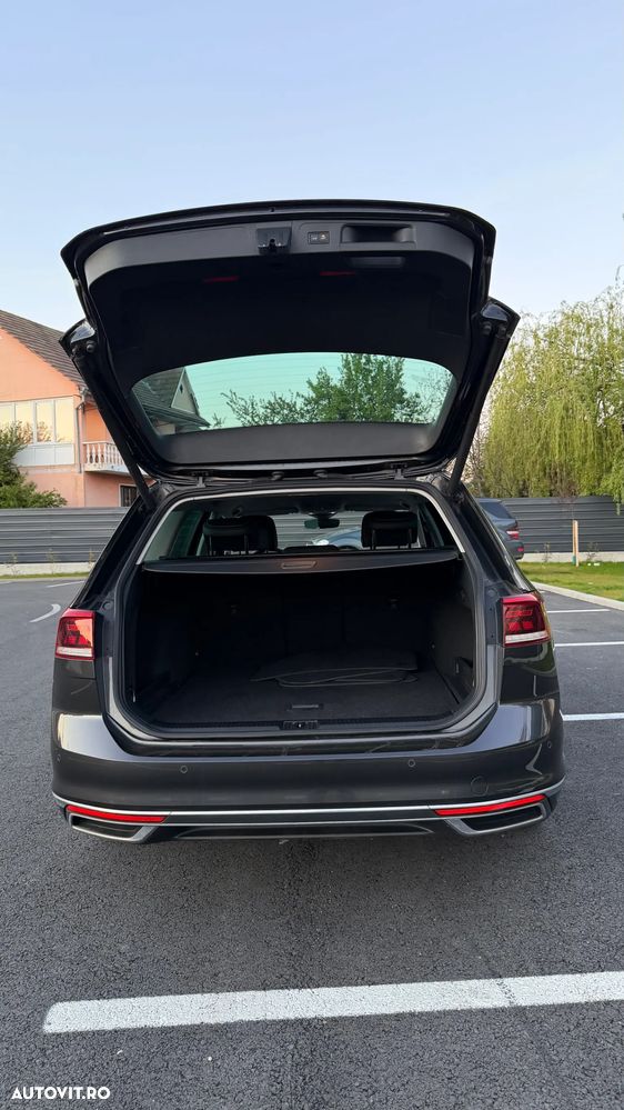 Volkswagen Passat 2.0 TDI DSG Highline - 16