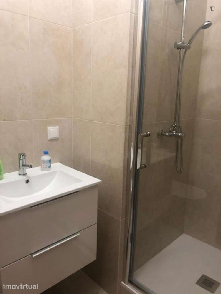 Quarto - localizado em Penha de França Lisbon - Grande imagem: 3/5