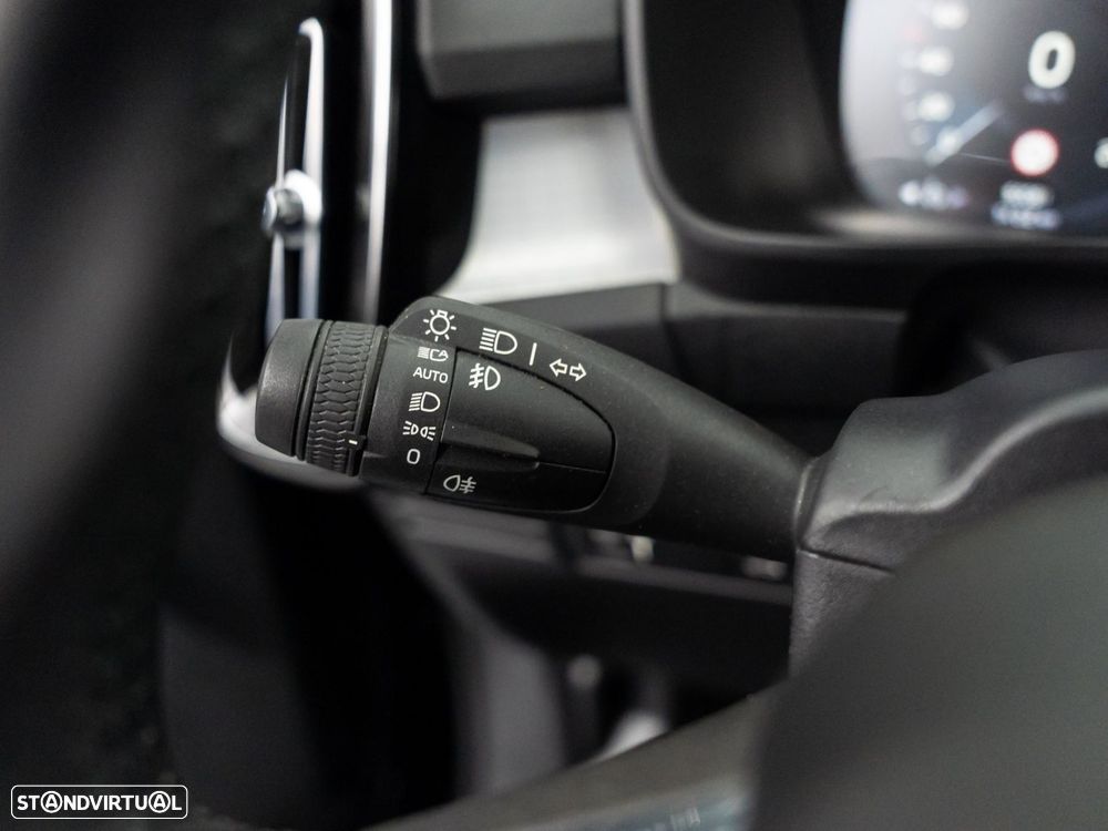 Volvo XC 40 1.5 T2 Momentum Plus Geartronic - 21