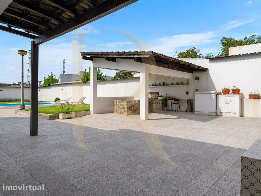 Moradia T5 com piscina e terraço na Quinta da Lobateira - Fernão Ferro - Grande imagem: 2/26