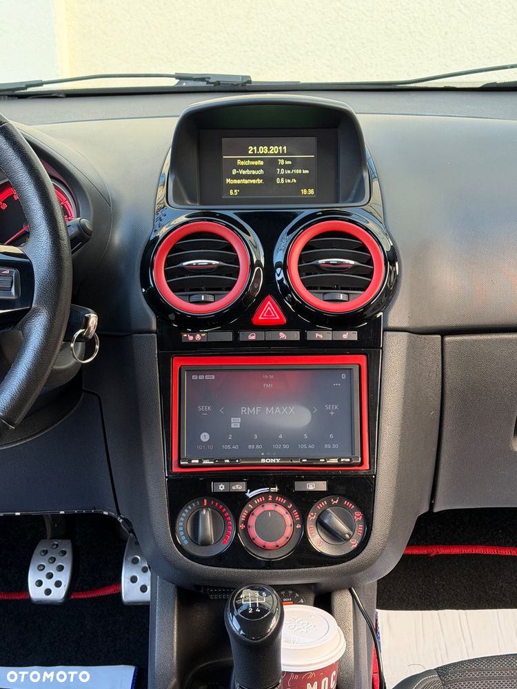 Opel Corsa 1.2 16V Cosmo - 28