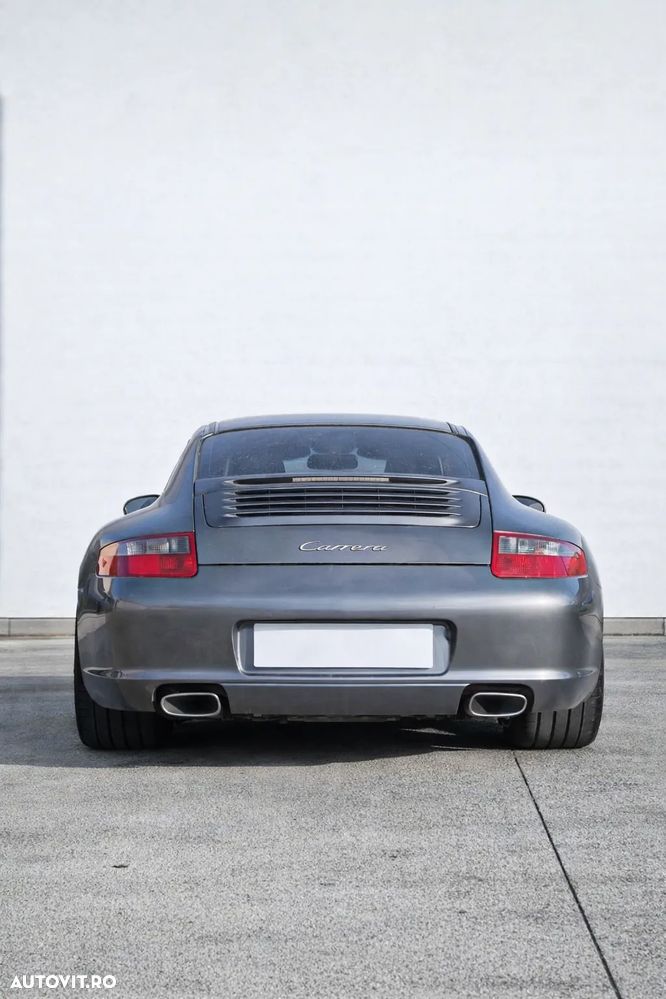 Porsche 911 Carrera - 2