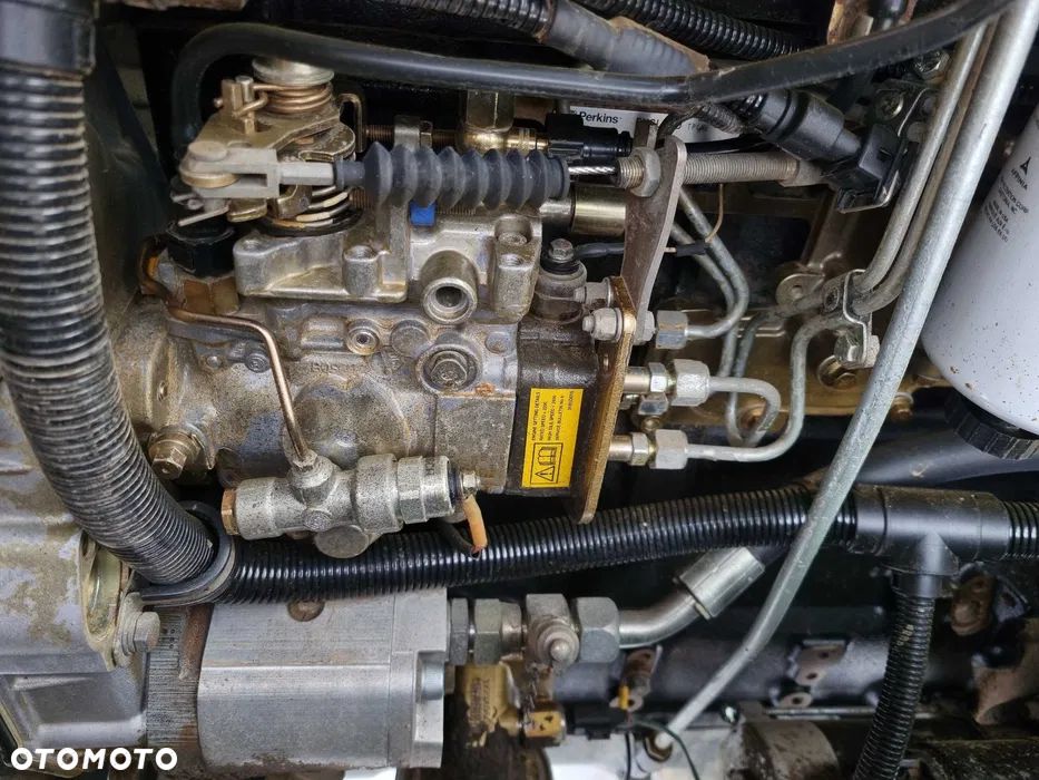 Thwaites Wozidło Budowlano-Rolnicze. 6 ton ładowność. 4x4 napęd.  Potężna Moc silnika i Hydrauliki. Najlepszy silnik Perkins 90km. Maszyna Kupiona z Norweskiego Gospodarstwa Rolniczego typu Kurniki. Stan Idealny. Zero Luzów i wycieków! Odpala na dotyk. Serwisowane w Dekra Norweska! Hamulce brzytwa. Serwisy w DEKRA. Maszyna Woziła lekkie ładunki. Praktycznie zerowe zużycie. Wielka Okazja. Wszystko w pełnym Oryginale. - 8